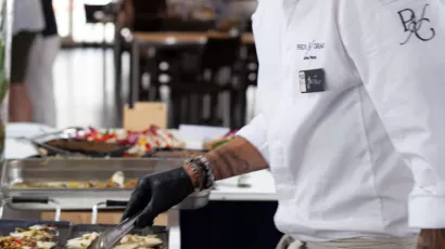 buffet gourmet sur un yacht au grand prix de Monaco